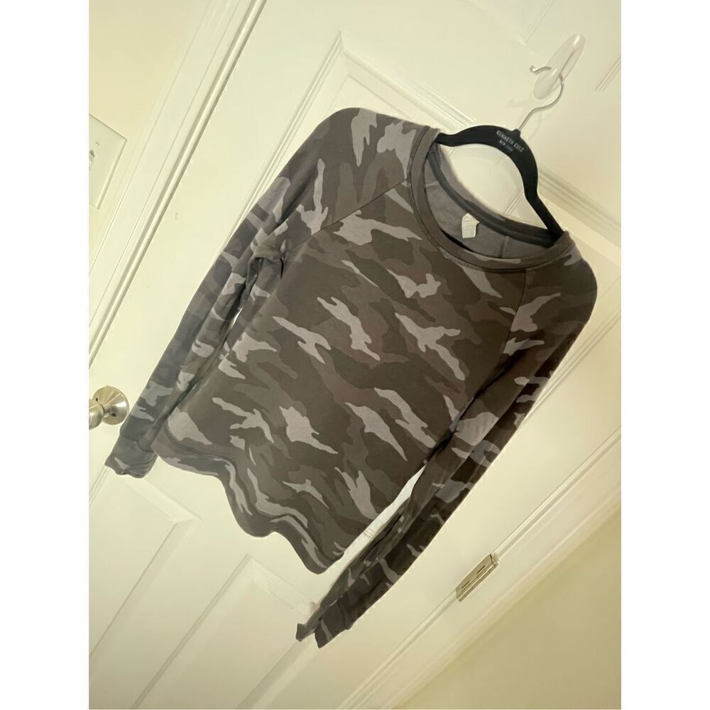Athleta Girl long sleeve top black camo size 16 XXL